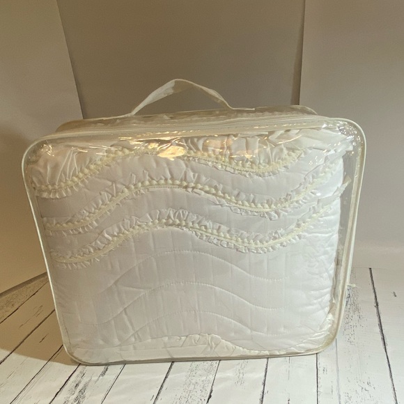 Never Opened Kemmy Quilt 3PC Set. Full/Queen - Picture 4 of 6